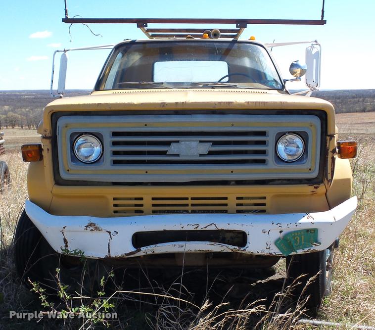 image for item K6477 1976 Chevrolet C65 truck cab and chassis