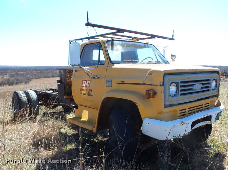 image for item K6477 1976 Chevrolet C65 truck cab and chassis