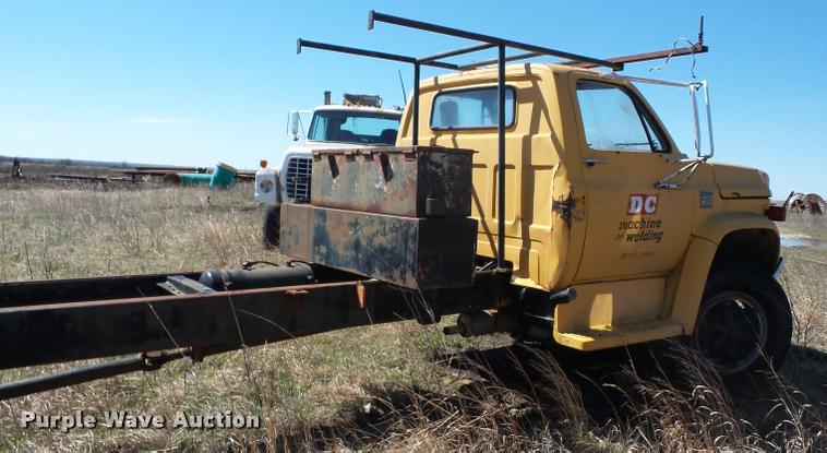 image for item K6477 1976 Chevrolet C65 truck cab and chassis