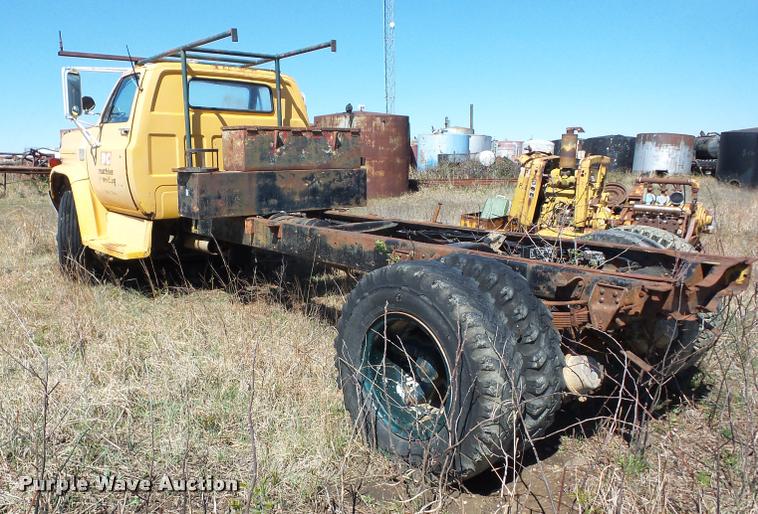 image for item K6477 1976 Chevrolet C65 truck cab and chassis