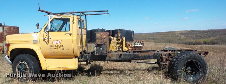 image for item K6477 1976 Chevrolet C65 truck cab and chassis