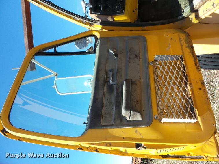 image for item K6477 1976 Chevrolet C65 truck cab and chassis