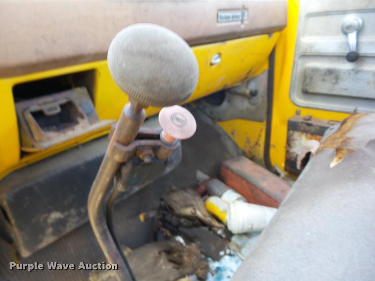 image for item K6477 1976 Chevrolet C65 truck cab and chassis