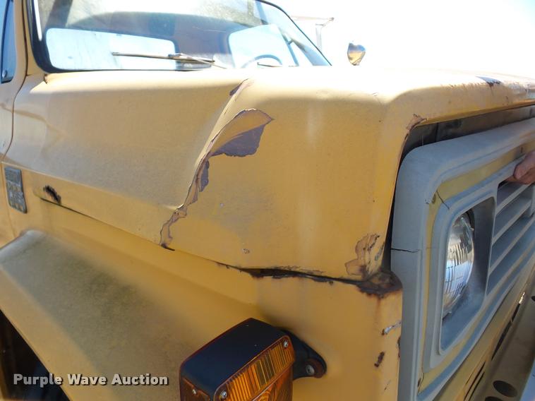 image for item K6477 1976 Chevrolet C65 truck cab and chassis