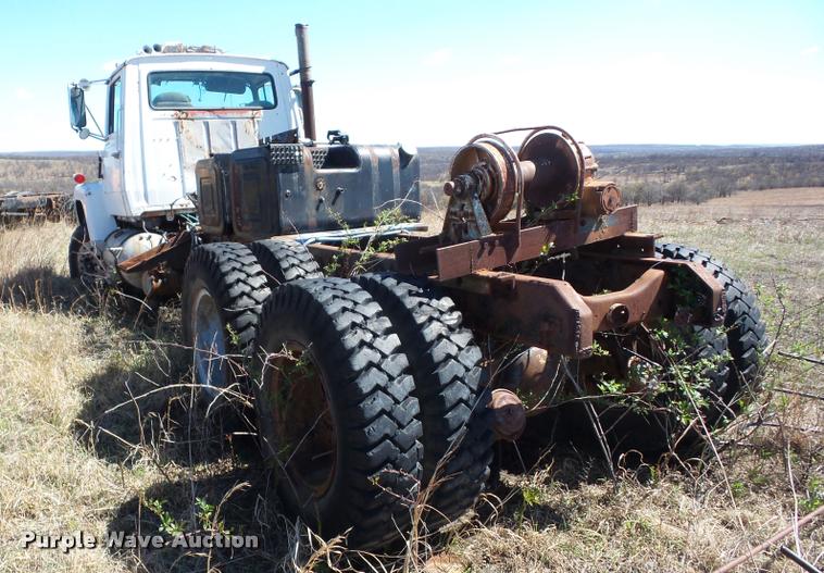 image for item K6478 1970 Ford 9000 truck cab and chassis