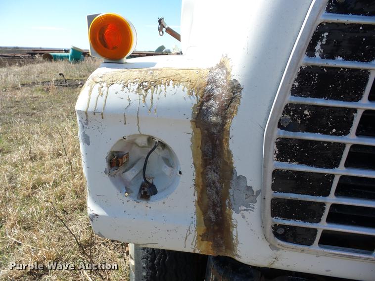 image for item K6478 1970 Ford 9000 truck cab and chassis