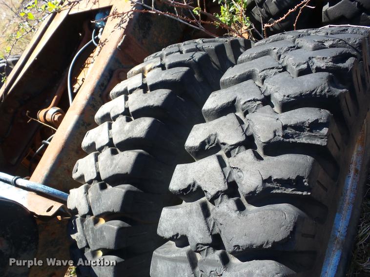 image for item K6478 1970 Ford 9000 truck cab and chassis