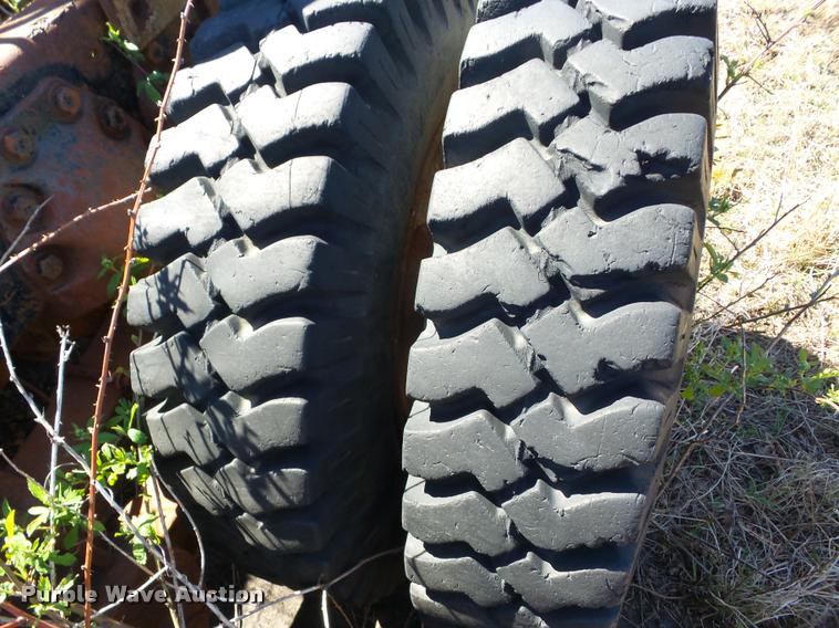 image for item K6478 1970 Ford 9000 truck cab and chassis