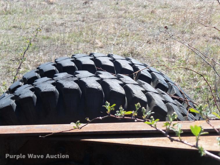 image for item K6478 1970 Ford 9000 truck cab and chassis