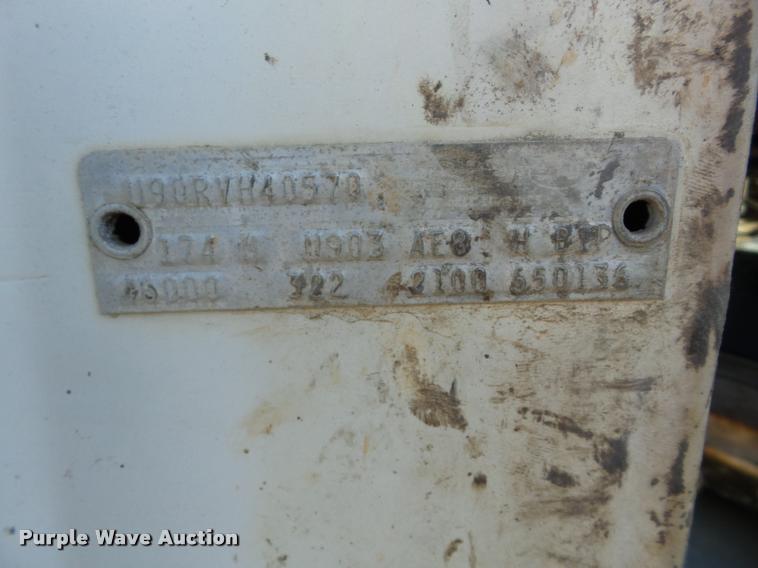 image for item K6478 1970 Ford 9000 truck cab and chassis