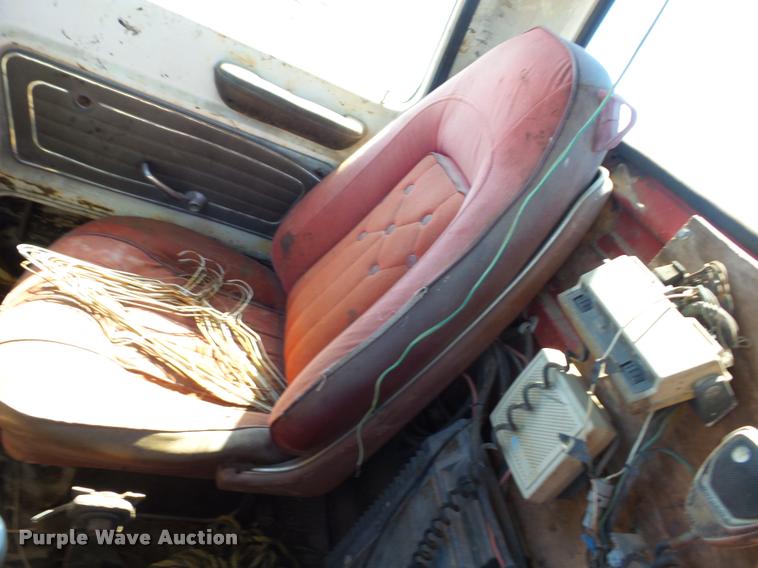 image for item K6478 1970 Ford 9000 truck cab and chassis