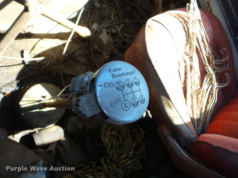 image for item K6478 1970 Ford 9000 truck cab and chassis