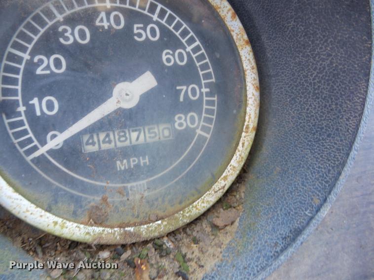 image for item K6478 1970 Ford 9000 truck cab and chassis