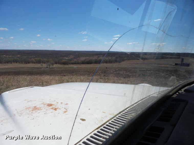 image for item K6478 1970 Ford 9000 truck cab and chassis