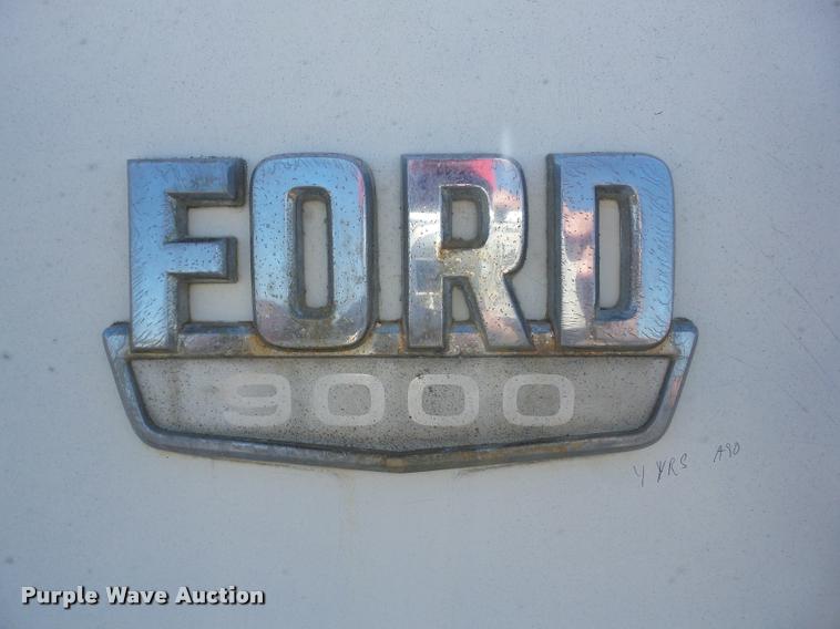 image for item K6478 1970 Ford 9000 truck cab and chassis