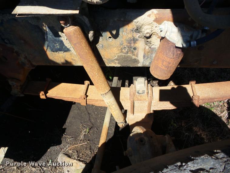 image for item K6478 1970 Ford 9000 truck cab and chassis