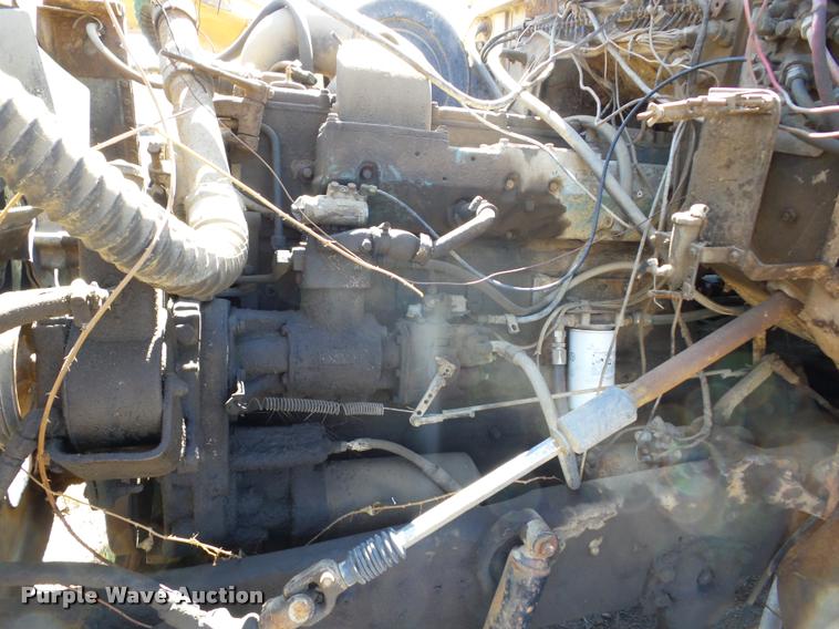 image for item K6478 1970 Ford 9000 truck cab and chassis