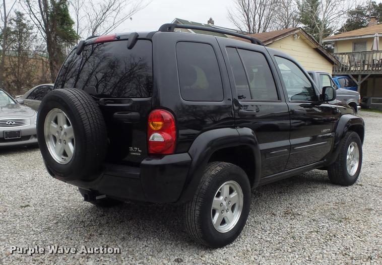 image for item K7690 2004 Jeep Liberty Limited SUV