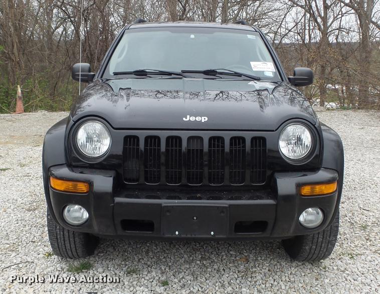 image for item K7690 2004 Jeep Liberty Limited SUV