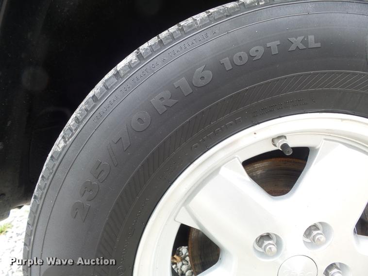 image for item K7690 2004 Jeep Liberty Limited SUV