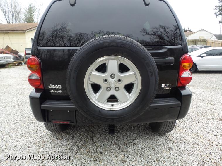 image for item K7690 2004 Jeep Liberty Limited SUV