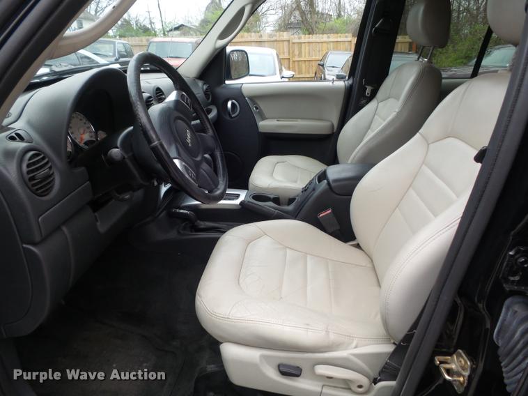 image for item K7690 2004 Jeep Liberty Limited SUV