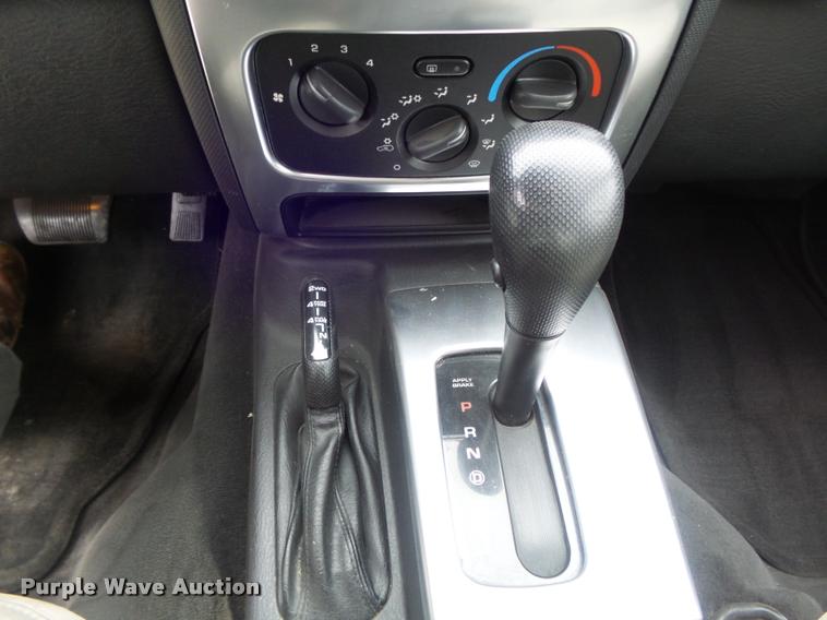 image for item K7690 2004 Jeep Liberty Limited SUV