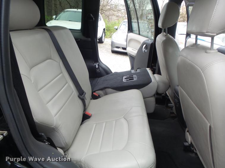 image for item K7690 2004 Jeep Liberty Limited SUV