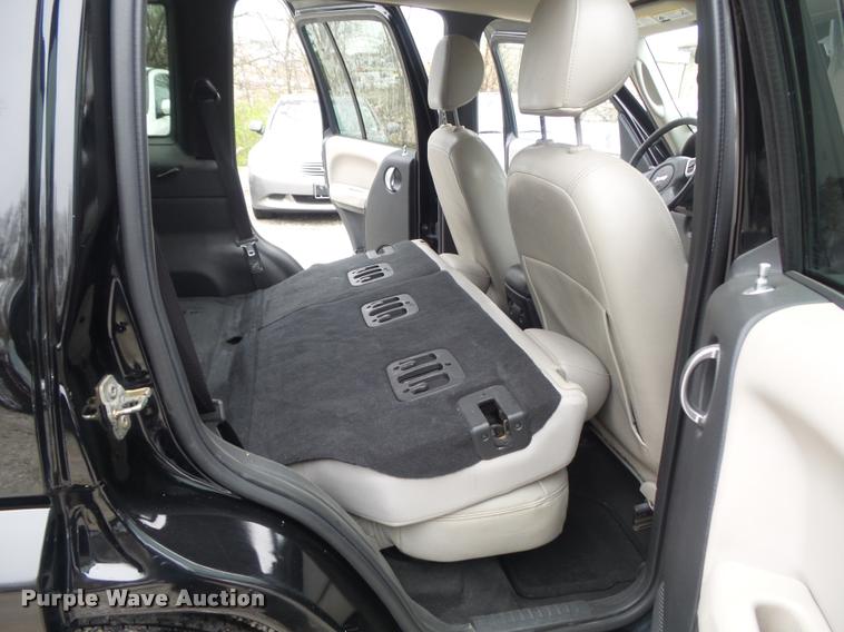 image for item K7690 2004 Jeep Liberty Limited SUV