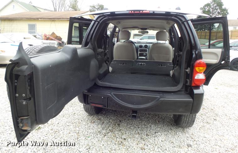 image for item K7690 2004 Jeep Liberty Limited SUV