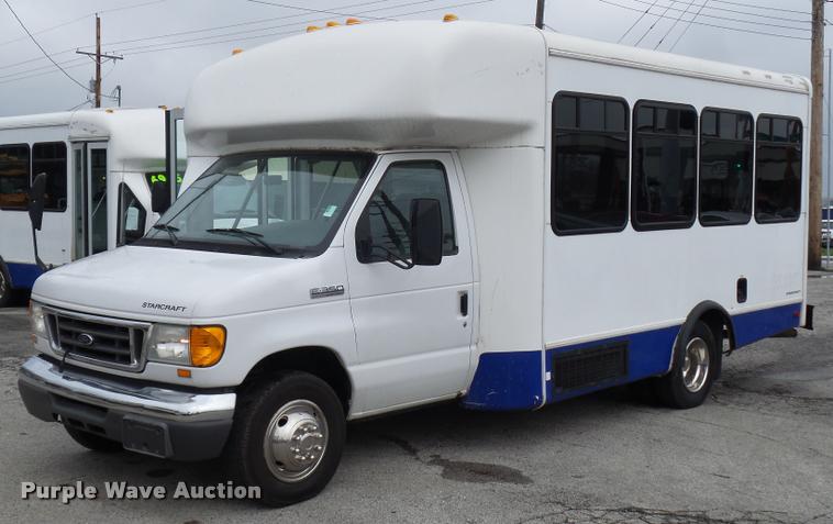image for item L4652 2006 Ford E350 Super Duty shuttle bus