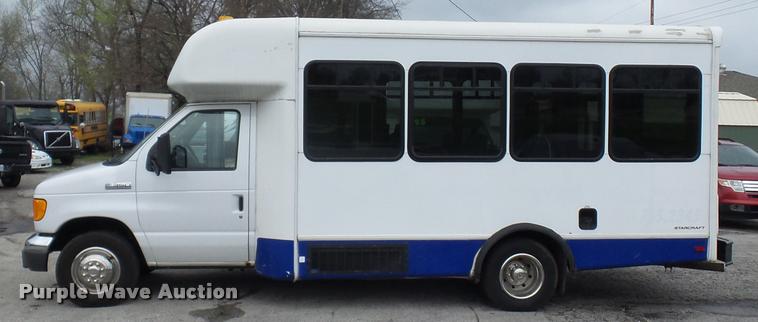 image for item L4652 2006 Ford E350 Super Duty shuttle bus