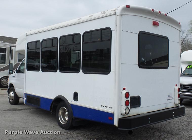 image for item L4652 2006 Ford E350 Super Duty shuttle bus