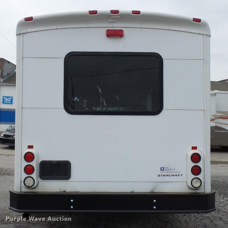 image for item L4652 2006 Ford E350 Super Duty shuttle bus