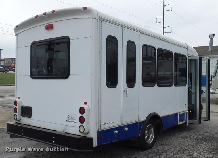 image for item L4652 2006 Ford E350 Super Duty shuttle bus