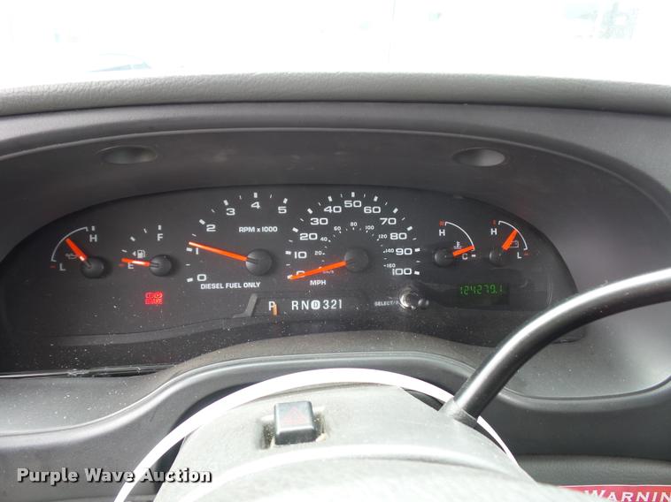 image for item L4652 2006 Ford E350 Super Duty shuttle bus