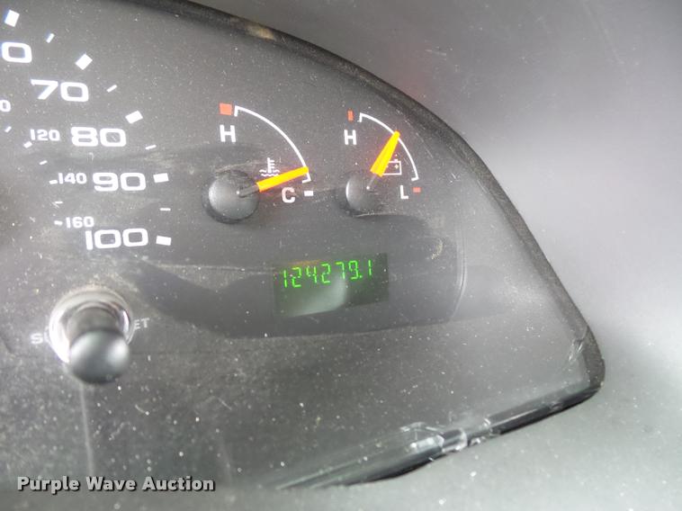 image for item L4652 2006 Ford E350 Super Duty shuttle bus