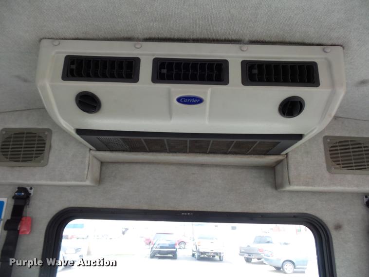 image for item L4652 2006 Ford E350 Super Duty shuttle bus