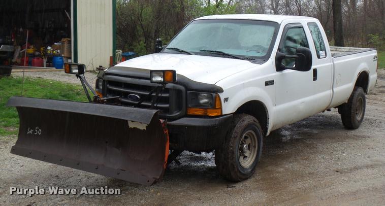 image for item L4664 1999 Ford F350 Super Duty SuperCab pickup truck