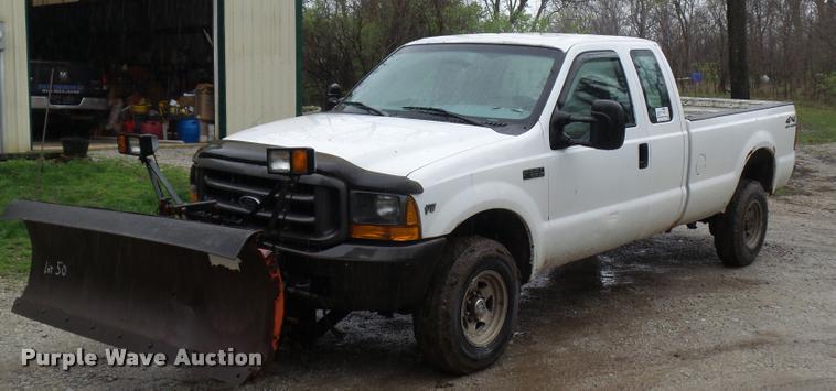 image for item L4664 1999 Ford F350 Super Duty SuperCab pickup truck