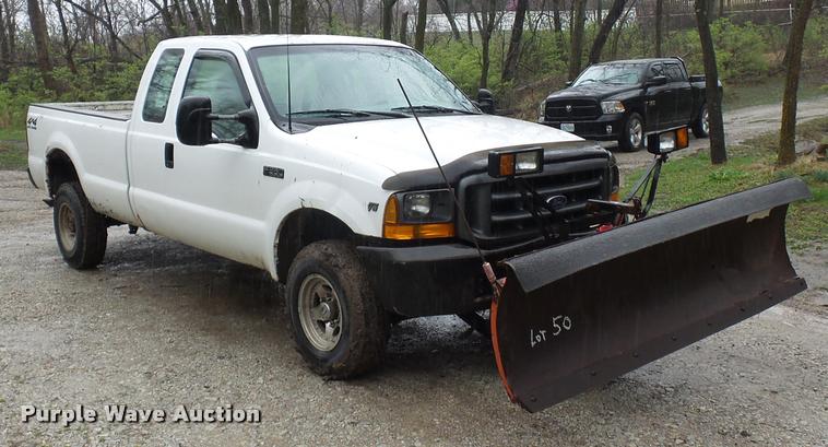 image for item L4664 1999 Ford F350 Super Duty SuperCab pickup truck