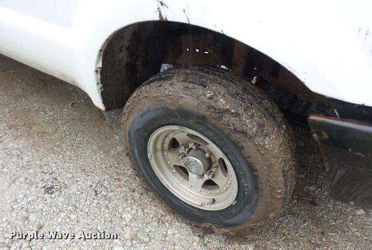 image for item L4664 1999 Ford F350 Super Duty SuperCab pickup truck