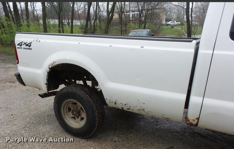 image for item L4664 1999 Ford F350 Super Duty SuperCab pickup truck