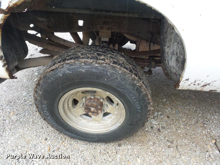 image for item L4664 1999 Ford F350 Super Duty SuperCab pickup truck