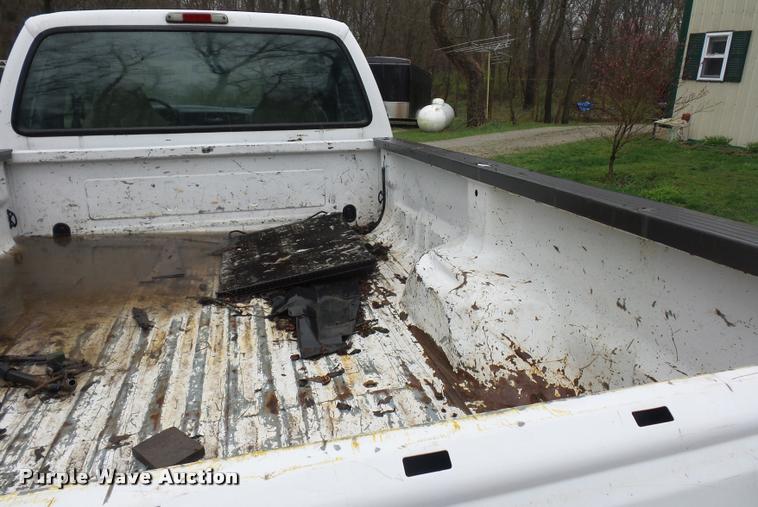 image for item L4664 1999 Ford F350 Super Duty SuperCab pickup truck