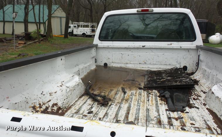 image for item L4664 1999 Ford F350 Super Duty SuperCab pickup truck