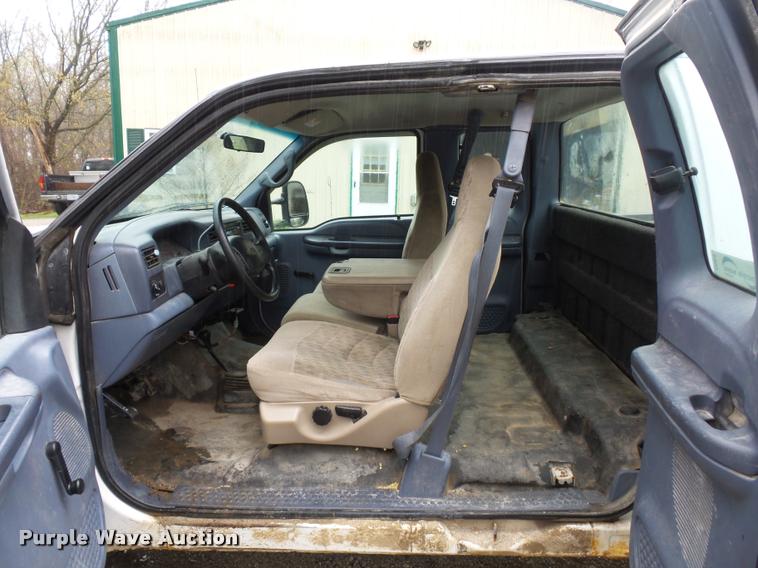 image for item L4664 1999 Ford F350 Super Duty SuperCab pickup truck