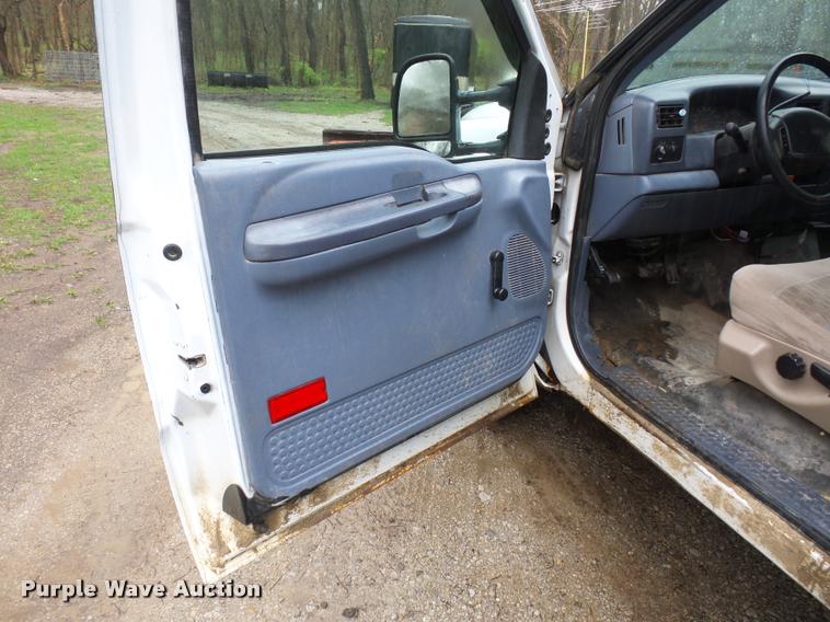 image for item L4664 1999 Ford F350 Super Duty SuperCab pickup truck