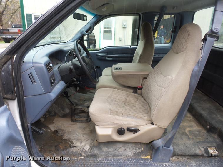 image for item L4664 1999 Ford F350 Super Duty SuperCab pickup truck