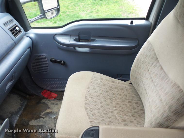 image for item L4664 1999 Ford F350 Super Duty SuperCab pickup truck